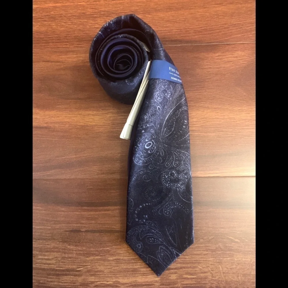 🌿SALE🌿RYAN SEACREST Paisley Blue Silk Necktie